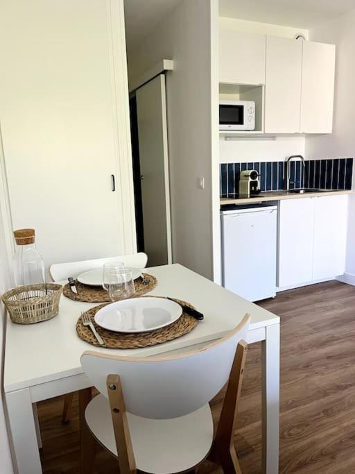 Le Garden - Studio Refait A Neuf Proche Mer Et Commerces Apartamento Cabourg Exterior foto